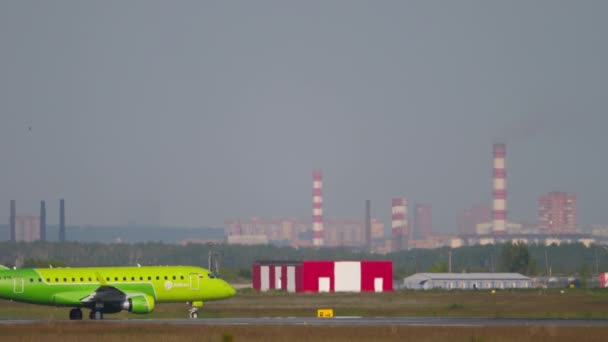 Novosibirsk Federazione Russa Giugno 2020 Aereo Passeggeri Embraer E170 Byk — Video Stock