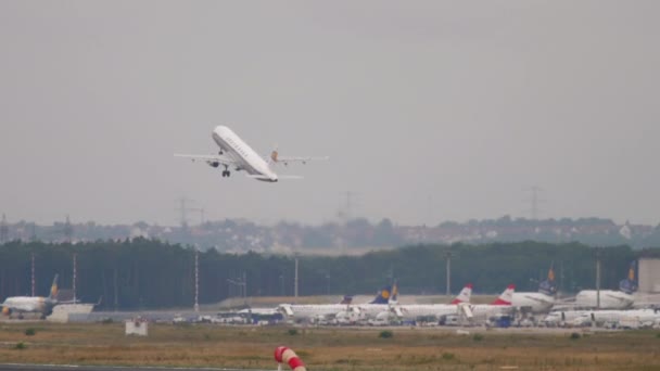 Frankfurt Main Alemanha Julho 2017 Longo Tiro Avião Passageiros Lufthansa — Vídeo de Stock