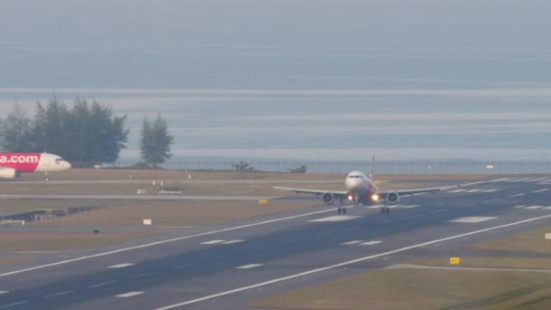 Пхукет Таиланд Февраля 2023 Года Вид Спереди Пассажирский Реактивный Самолет — стоковое видео