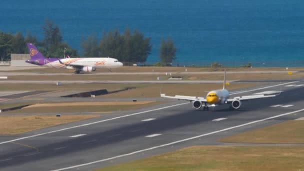 Phuket Tailandia Febrero 2023 Airbus A321 Ncd Scoot Braking Landing — Vídeos de Stock