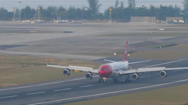 Phuket Thailand Şubat 2023 Jet Airbus A340 Edelweiss Air Jme — Stok video