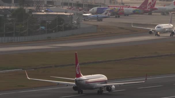 Phuket Thailand Şubat 2023 Boeing 737 Malezya Havayolları Ndan Mxa — Stok video