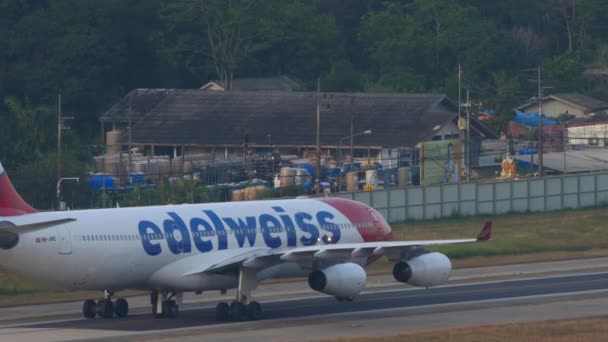 Phuket Thailand Februar 2023 Flugzeug Airbus A340 Jme Von Edelweiss — Stockvideo