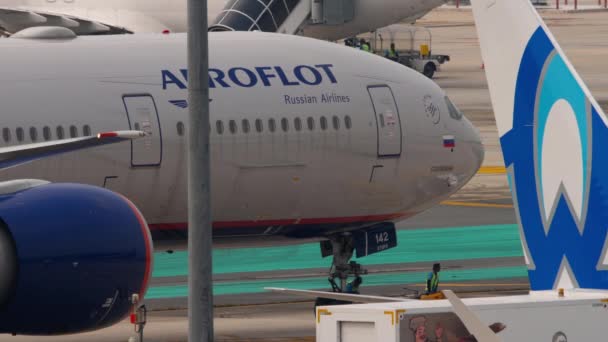Phuket Tajlandia Luty 2023 Boeing 777 300Er 73142 Aeroflot Lotnisku — Wideo stockowe