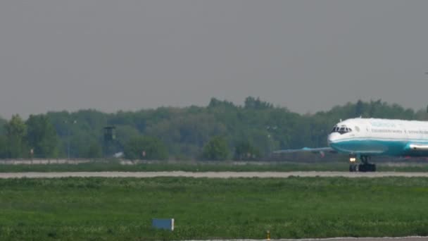 Almaty Kazakhstan Mayıs 2019 Kazakistan Tupolev 154 Uçakları Almaty Havaalanında — Stok video