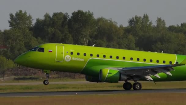 Novosibirsk Federação Russa Junho 2020 Avião Passageiros Embraer E170 Airlines — Vídeo de Stock