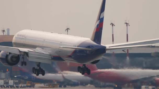 Moscou Fédération Russie Juillet 2021 Atterrissage Avion Passagers Widebody Aéroport — Video