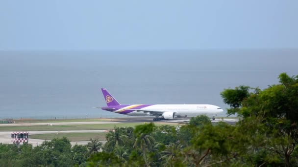 Phuket Thailand Novembro 2014 Boeing 777 Thai Airways Aeródromo Aeroporto — Vídeo de Stock