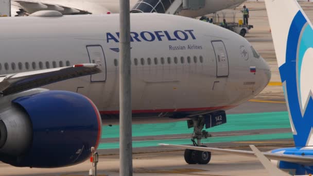 Phuket Tajlandia Luty 2023 Boeing 777 73142 Kołowania Aeroflot Lotnisku — Wideo stockowe