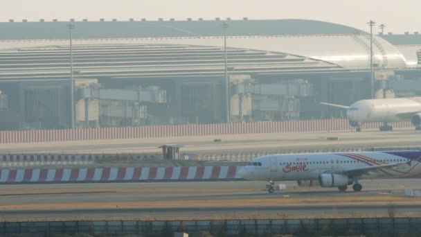 งเทพฯ ประเทศไทย มกราคม 2023 เคร องบ นโดยสารแอร A320 Txf ของไทยสมายล — วีดีโอสต็อก