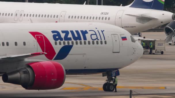 Phuket Tailandia Febrero 2023 Jet Azur Air Aeródromo Del Aeropuerto — Vídeo de stock
