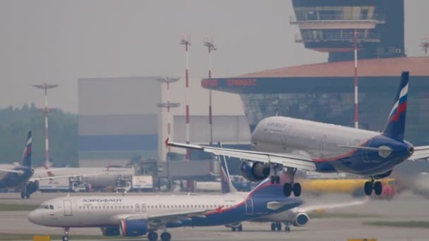 Moscow Russian Fedation July 2021 Airbus A320 Aeroflot Landing Rear — 图库视频影像