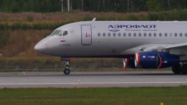 Moscow Orosz Federáció 2021 Július Repülőgép Sukhoi Superjet Aeroflot Fékezés — Stock videók