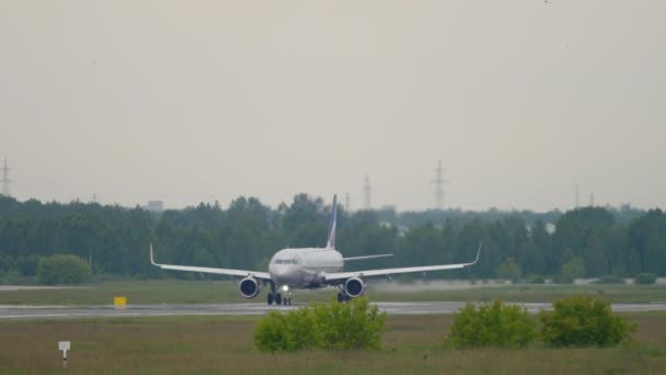 Novosibirsk Russian Federation Juni 2020 Passagiersvliegtuig Van Aeroflot Taxiën Luchthaven — Stockvideo