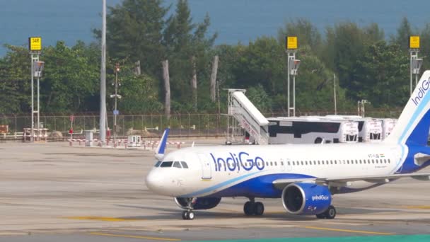 Phuket Thailand Ruari 2023 Airbus A320 271N Ijb Indigo Flygfältet — Stockvideo