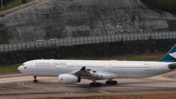 Huket Tajlandia Luty 2023 Samolot Pasażerski Cathay Pacific Lotnisku Phuket — Wideo stockowe