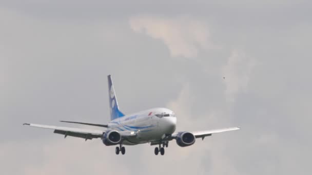 Novosibirsk Rusya Federasyonu Temmuz 2022 Görüş Boeing 737 Avia Trafiğinin — Stok video