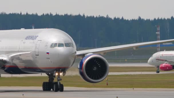 Moskva Ruská Federace Června 2021 Obrovský Letoun Boeing 777 Bil — Stock video