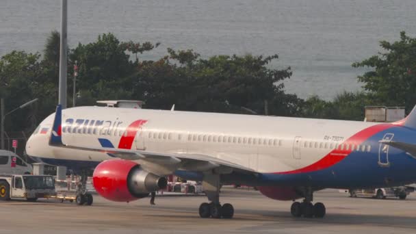Phuket Thailand 2023 Február Azur Air Boeing 757 2Q8 73071 — Stock videók