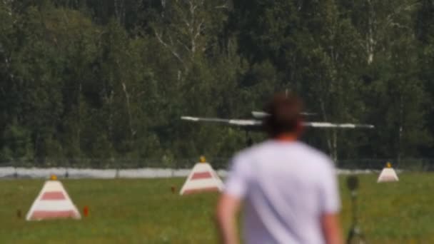 Tvåsitsiga Sportflygplan Konstruerade För Grundutbildning Och Träning Piloter Retroplan Vid — Stockvideo