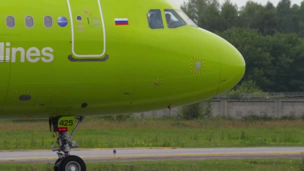 Novosibirsk Orosz Federáció 2022 Július Airbus A320Neo 73425 Airlines Taxiozás — Stock videók