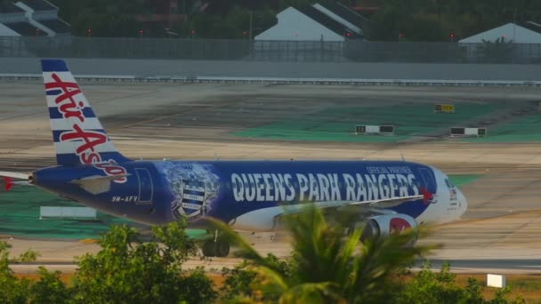 Phuket Thailand November 2016 Airbus A320 Afv Airasia Queens Park — Stock Video