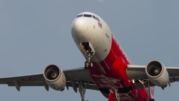 Phuket Tailandia Enero 2023 Avión Pasajeros Airbus A320 Airasia Despegó — Vídeo de stock
