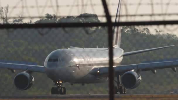 Phuket Thailand Február 2023 Airbus A330 Acg Qatar Airways Taxizik — Stock videók