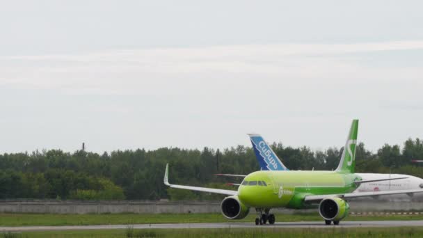 Novosibirsk Russian Federation July 2022 Passenger Jet Plane Airbus A320 — стоковое видео