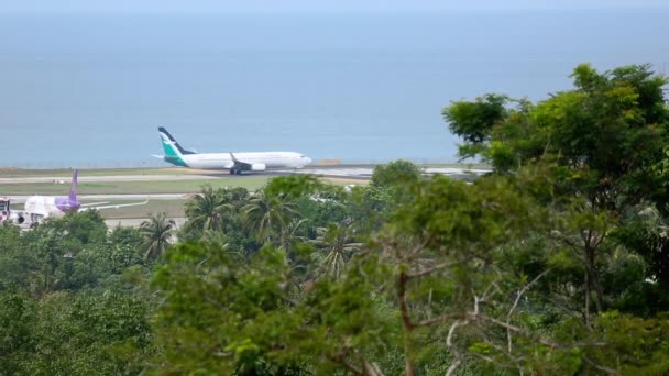 Phuket Thailand Νοεμβρίου 2014 Μακρύ Πλάνο Επιβατικό Αεροσκάφος Boeing 737 — Αρχείο Βίντεο