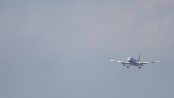Aeronaves Civis Jacto Com Avisos Irreconhecíveis Aproximarem Aterragem Passageiros Voam — Vídeo de Stock