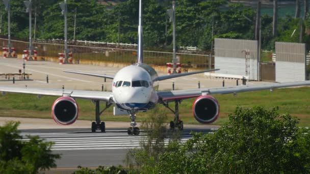 Phuket Thailand November 2016 Commercial Plane Boeing 757 Azur Air — Stock videók