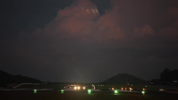 Aeroporto Pista Noite Iluminação Aeródromo Luzes Aterragem Tiro Escuro Avião — Vídeo de Stock