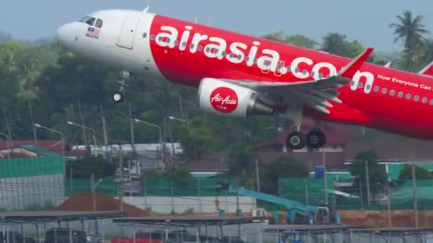 Phuket Thailand December 2018 Airbus A320 Airasia Felszálló Hegymászó Phuket — Stock videók