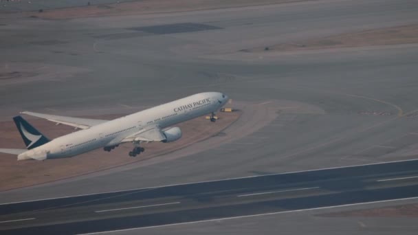 Hong Kong Kasım 2019 Geniş Gövdeli Boeing 777 Cathay Pacific — Stok video