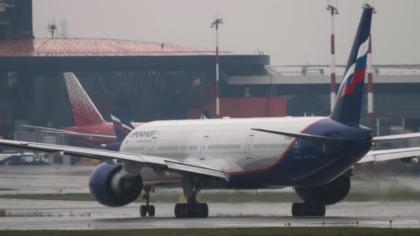 Moscú Federación Rusa Julio 2021 Boeing 777 Aeroflot Despega Aeropuerto — Vídeo de stock