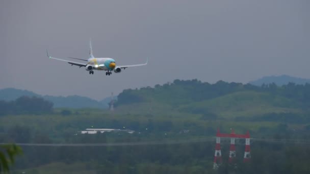 Phuket Thailand Február 2023 Nok Air Boeing 737 Repülőgépe Közeledik — Stock videók