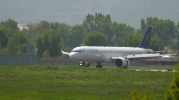 Almaty Kazakhstan Května 2019 Letadlo Astany Přistání Brzdí Spoilery Nahoru — Stock video