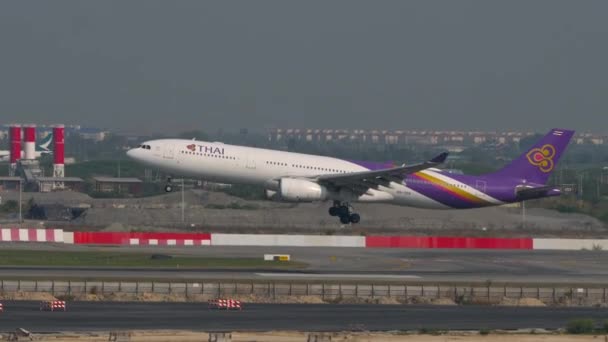 Bangkok Thailand Mart 2023 Thai Niş Dokunuş Uçağı Suvarnabhumi Havaalanı — Stok video