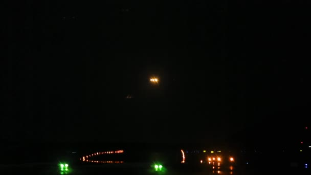 Avión Aterrizando Por Noche Aeródromo Vista Pista Noche Pista Está — Vídeos de Stock