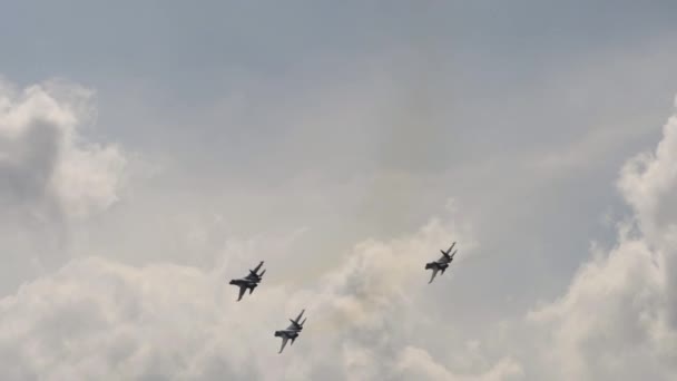 Filmagem Câmara Lenta Aviões Militares Descolar Voar Aviões Militares Céu — Vídeo de Stock