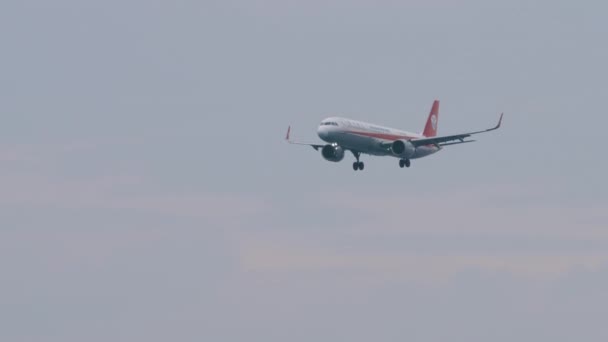 Phuket Thailand Januari 2023 Flygplan Från Sichuan Airlines Närmar Sig — Stockvideo