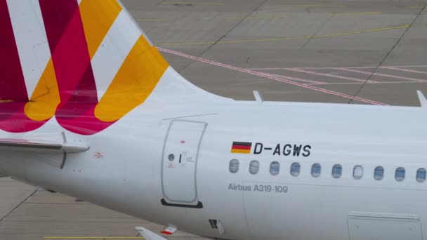Dusseldorf Γερμανία Ιουλίου 2017 Επιβατική Λέμβος Airbus A319 Agws Γερμανικών — Αρχείο Βίντεο