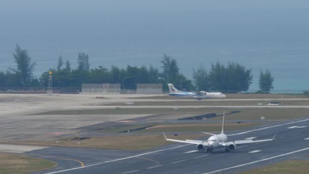 Phuket Tailandia Febrero 2023 Boeing 737 Batik Air Malaysia Llegando — Vídeos de Stock