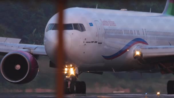 Phuket Tajlandia Styczeń 2023 Boeing 767 Sunday Airlines Kołowania Lotnisku — Wideo stockowe