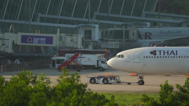 Phuket Thailand Νοεμβρίου 2016 Ευρυγώνιος Επιβάτης Boeing 777 Της Thai — Αρχείο Βίντεο