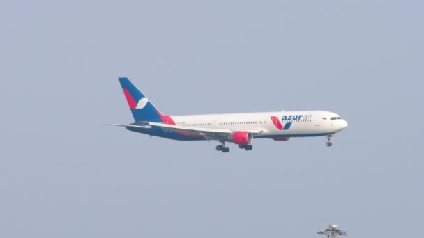 Phuket Thailand Fevereiro 2023 Avião Passageiros Azur Air Aproximando Pouso — Vídeo de Stock