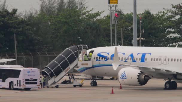 Phuket Tajlandia Luty 2023 Boeing 737 Max Scat Airlines Fartuchu — Wideo stockowe
