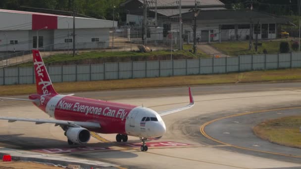 Phuket Thailand Fevereiro 2023 Avião Airbus A320 Airasia Taxiing Aeroporto — Vídeo de Stock