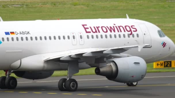 Dusseldorf Germany July 2017 Цивільний Літак Airbus A319 Abgk Eurowings — стокове відео
